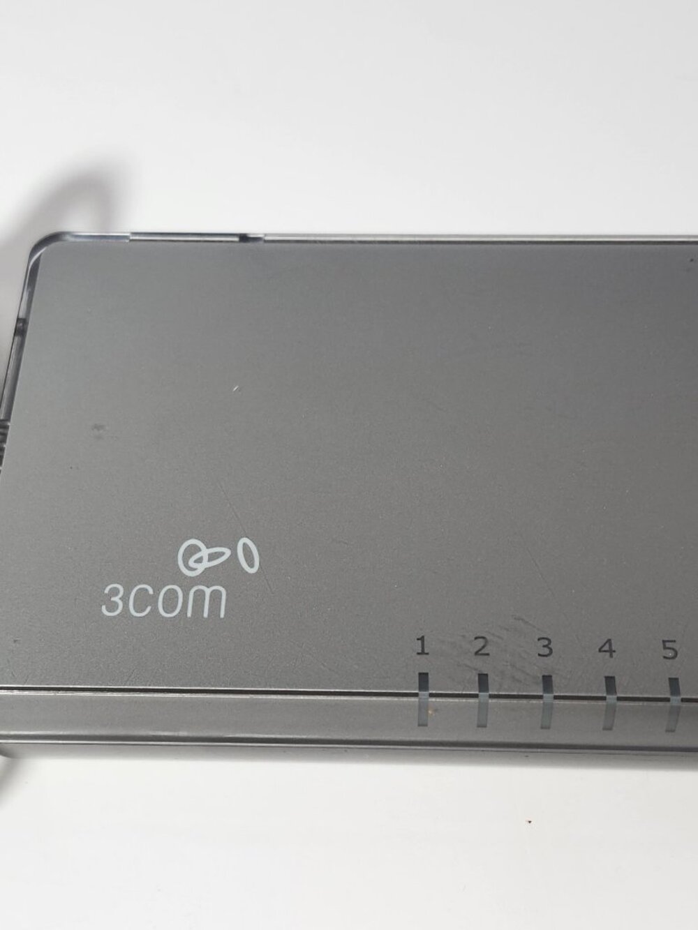 3Com 3CFSU08 8 Port Fast Ethernet 10/100 Network Switch